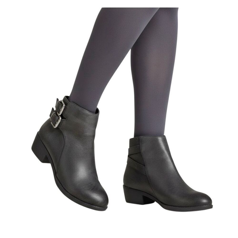 Twisted  black Booties Size 6